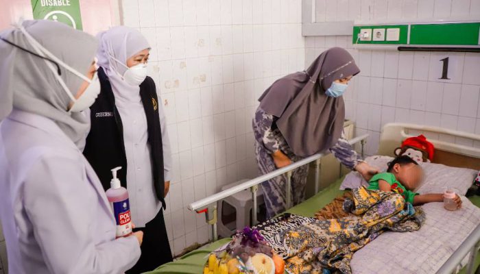 Khofifah Turun Langsung Tangani KLB Campak di Sumenep, ORI Digelar Mulai 25 Agustus