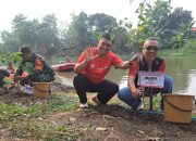 Suparma Tanam Pohon, Tebar Benih Ikan Lestarikan Kali Surabaya HUT RI.