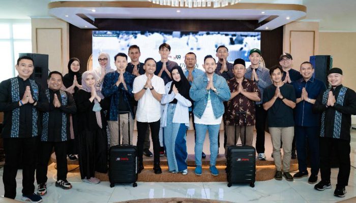 J99 Corp. Berangkatkan Puluhan Karyawan Terbaik Umrah