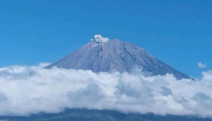 Gunung Merapi Alami 14 Kali Erupsi, Warga Diminta Waspada Guguran Lava dan Awan Panas