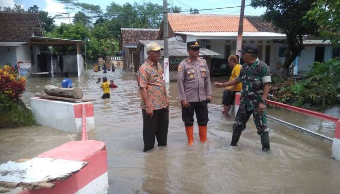 Air Meluap Tengah Malam, Puluhan Rumah Warga Lumajang Kebanjiran