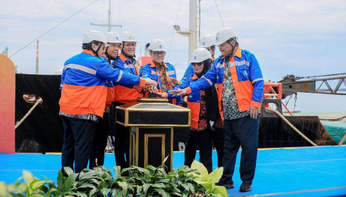 Pupuk Indonesia Lepas Kapal Pupuk Bersubsidi 4.650 Ton Menuju Sumbawa Jelang Musim Tanam