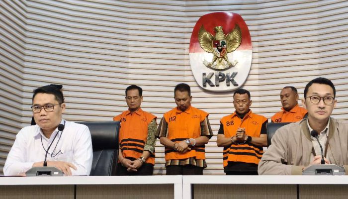 KPK Sita Uang dari Penggeledahan di Ponorogo