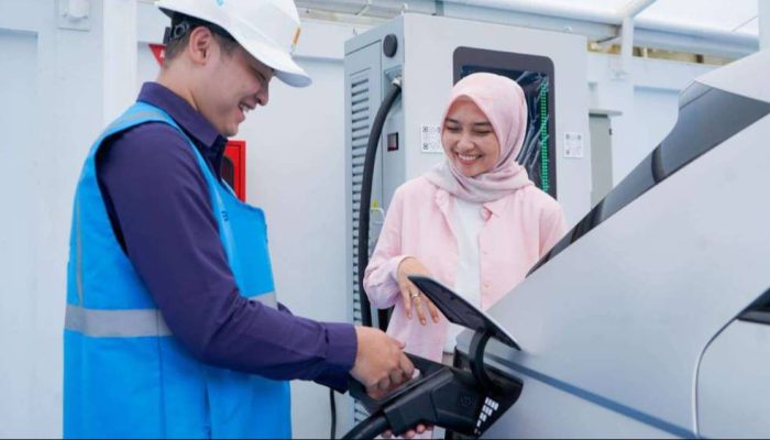 PLN Gandeng Indosat Kembangkan SPKLU Berbasis AI dan IoT