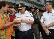 Dishub Surabaya Tindak Jukir Nakal dan Kendaraan Parkir Sembarangan di Basuki Rahmat–Embong Malang