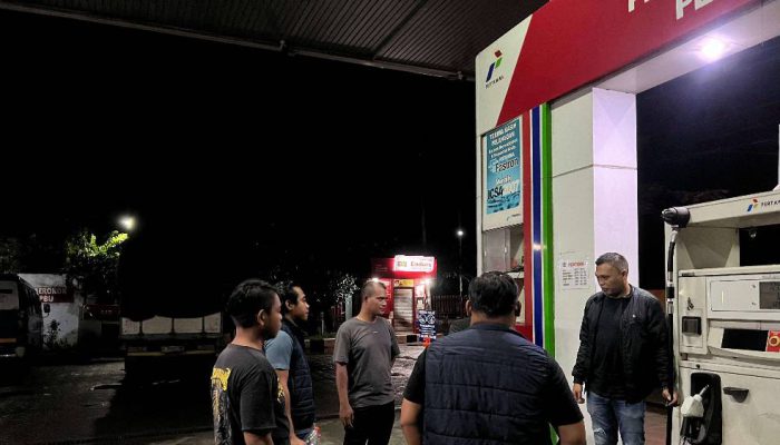 Satreskrim Polres Lamongan Cek Dugaan Pertalite Tercampur Air di SPBU Banaran Babat