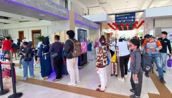 Kereta Jarak Jauh Terganggu Banjir, Ribuan Penumpang Ajukan Refund