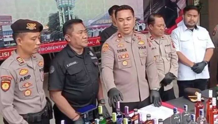 Polres Jombang Bongkar Gudang Miras Ilegal di Jogoroto