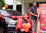 Telkomsel Serahkan Hadiah Utama Mobil Undi-Undi Hepi kepada Pelanggan Setia di Probolinggo