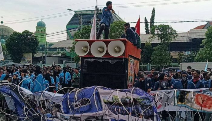 Demo di DPRD Jatim, Mahasiswa Soroti BPJS, Guru Honorer hingga Deforestasi