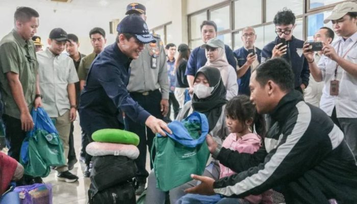 Hanif Faisol Gaungkan Gerakan Mudik Minim Sampah di Sejumlah Terminal