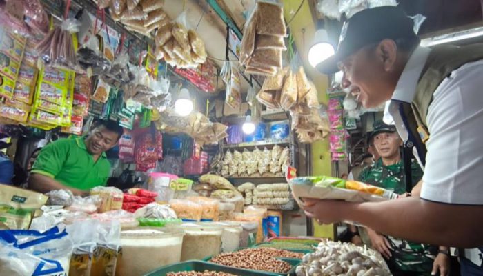Dirut Perum Bulog Cek Langsung Pasar, Harga Pangan Terpantau Stabil