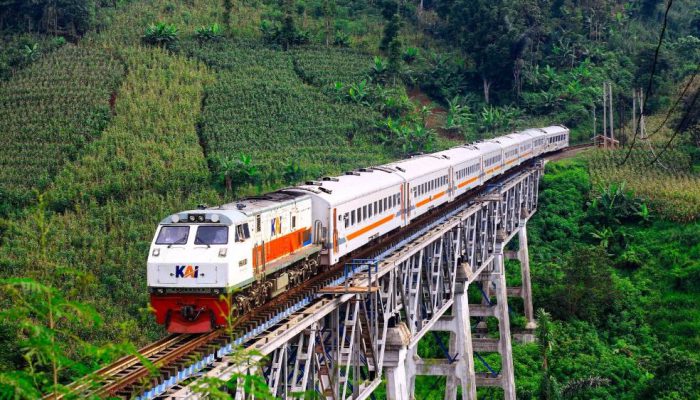 Gunakan Biosolar B40, KAI Tegaskan Komitmen Energi Bersih