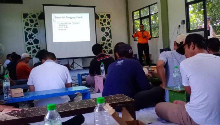 Bogasari Edukasi 40 Warga Teknik Pemadaman Kebakaran Mandiri