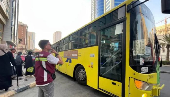 PPIH Arab Saudi Siagakan Petugas Halte Bus Shalawat 24 Jam untuk Layani Jamaah Haji