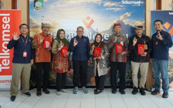 Karyawan Telkomsel Turun Langsung Dampingi Warga dalam Program Baktiku Negeriku 2026