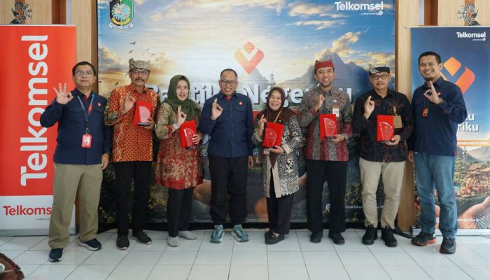 Karyawan Telkomsel Turun Langsung Dampingi Warga dalam Program Baktiku Negeriku 2026