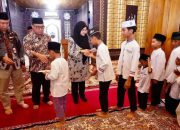 Bupati Ipuk Gelar Tahlil, Doa Bersama, dan Santuni Anak Yatim pada 10 Muharram