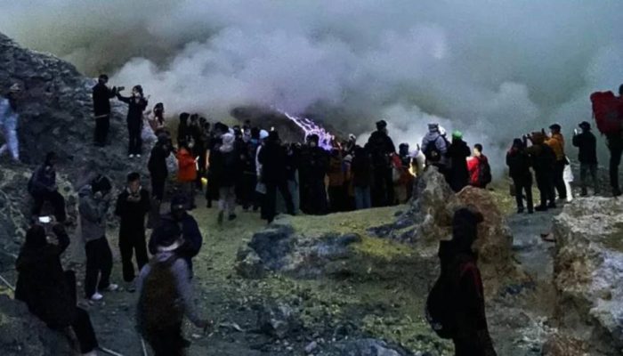BKSDA Banyuwangi Siapkan Panic Button di Bibir Kawah Ijen, Wisatawan Bisa Video Call Petugas Saat Darurat