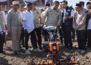 Modernisasi Pertanian, Yayasan STAPA Center dan HKTI Salurkan Alat Panen untuk 50 Gapoktan di Jawa Timur dan Jawa Tengah