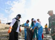 Kemendagri Pilih Banyuwangi Jadi Lokasi Gerakan Indonesia ASRI, Ribuan Warga Ikut Bersih Pantai
