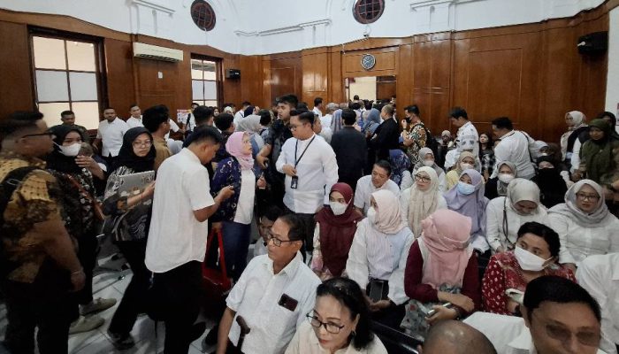 Puluhan Pegawai Pelindo Penuhi PN Surabaya, Beri Dukungan Moral kepada Terdakwa