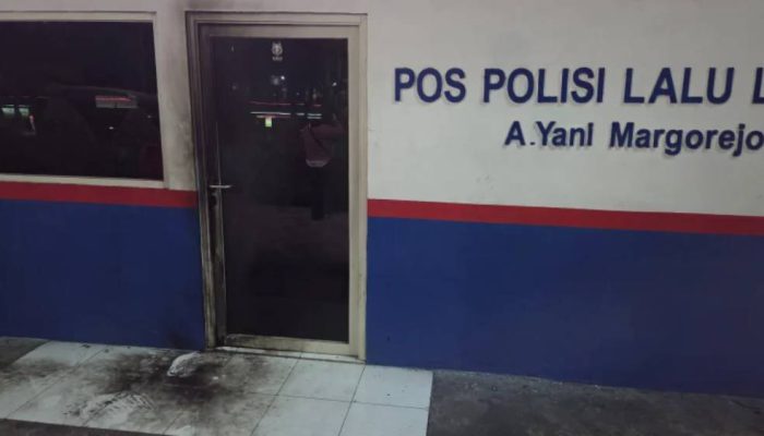 Lempar Molotov, OTK Diduga Bakar Pos Polisi Margorejo Surabaya