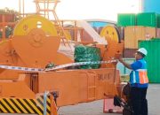 Percepat Arus Peti Kemas, Terminal Teluk Lamong Tambah Unit E-RTG Berbasis Listrik