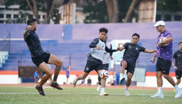 Persiapkan Musim Baru, Arema FC dan Deltras Sidoarjo Gelar Latihan Bersama Tertutup