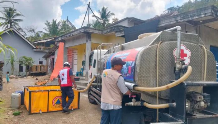BPBD Kabupaten Malang Tangani Karhutla di Sejumlah Wilayah, Distribusi Air Bersih Tembus 1 Juta Liter