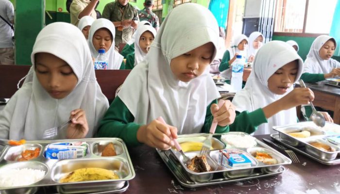 Efisiensi Rp30 Triliun, BGN Siapkan Rp240,2 Triliun untuk MBG 2027