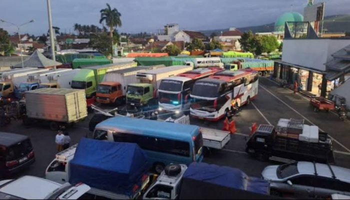 Macet hingga 6 Km, Polda Jatim Perkuat Pengamanan Jalur Pelabuhan Ketapang