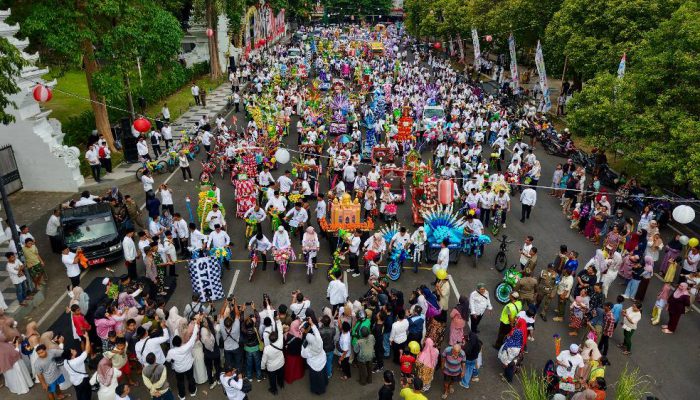 Semarak Maulid Nabi di Banyuwangi, Ribuan Kembang Endhog Diarak dan Dibagikan ke Warga
