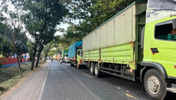 Macet di Ketapang Banyuwangi, Antrean Truk Logistik Menuju Bali Mengular 5 Kilometer
