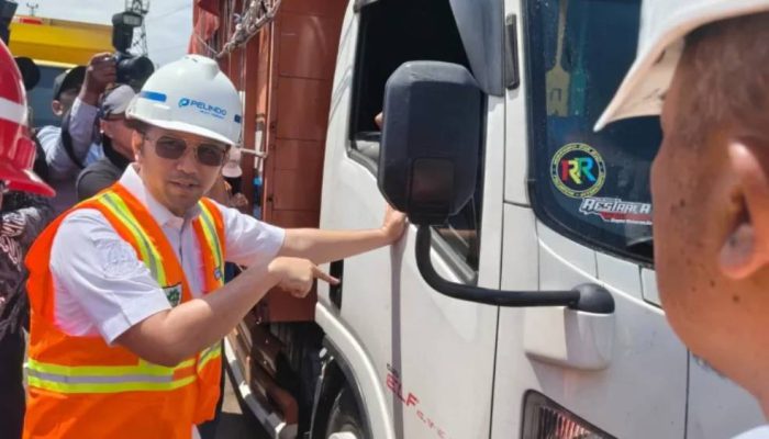 Pemprov Jatim Siapkan Strategi Atasi Antrean Truk di Pelabuhan Ketapang Banyuwangi
