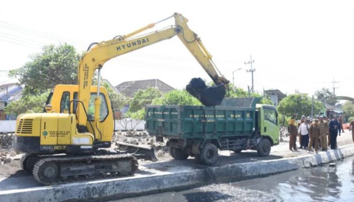 Antisipasi Banjir Musim Hujan, Pemkab Sidoarjo Kerahkan 8 Ekskavator Normalisasi Sungai