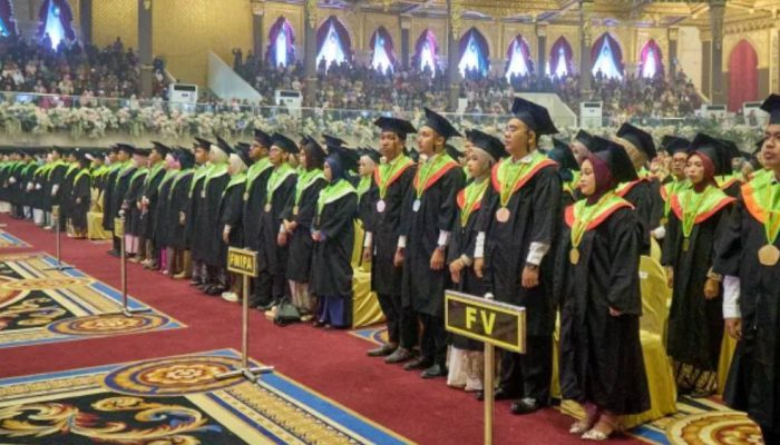 Wisuda UNESA 2026: Rektor Nurhasan Pesan Lulusan Terus Belajar di Era Transformasi Digital