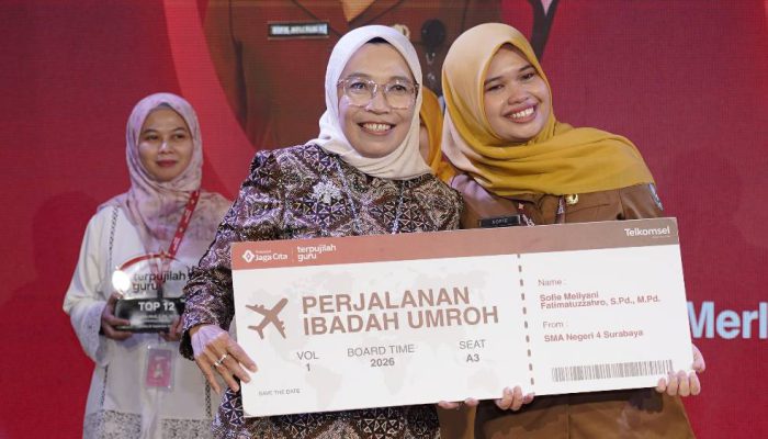 Juara Terpujilah GURU Telkomsel, Guru SMAN 4 Surabaya Siap Terapkan AI di Kelas