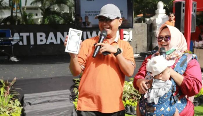 Berawal dari Unggah Struk, Warga Banyuwangi Raih Hadiah Motor hingga Paket Umrah