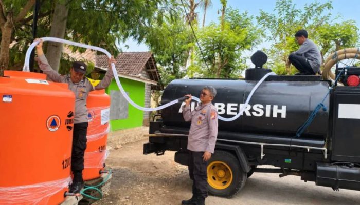 Bantu Warga Hadapi Kemarau, Polres Malang Salurkan 35 Ribu Liter Air Bersih