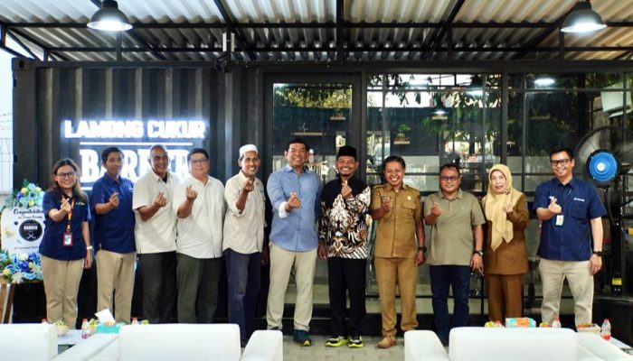 Terminal Teluk Lamong Latih Warga Jadi Barber Profesional Lewat Lamong Cukur